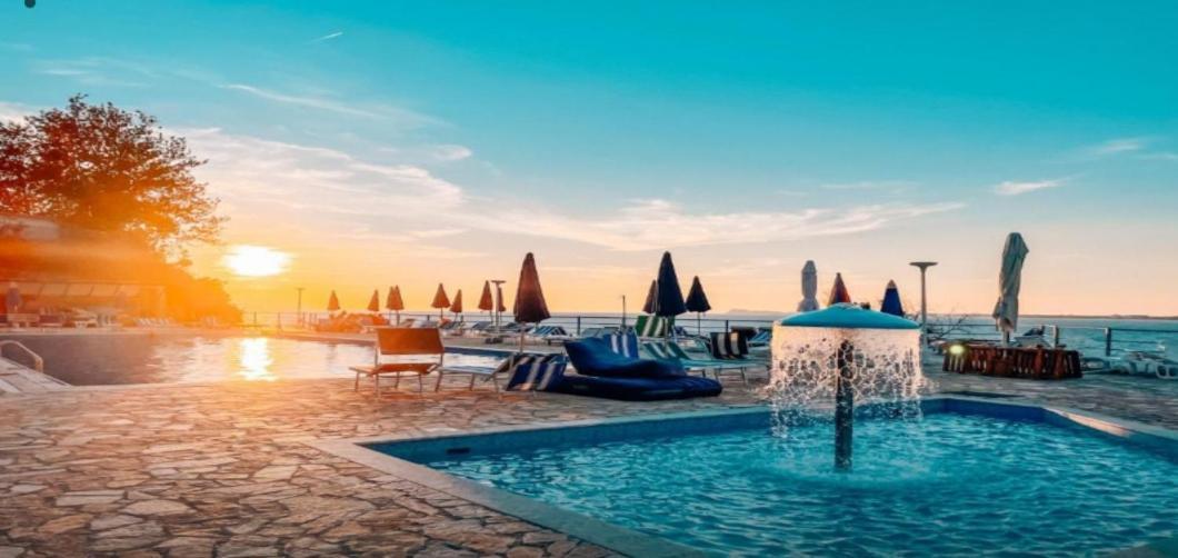 Artemis Beach House Влёра Экстерьер фото